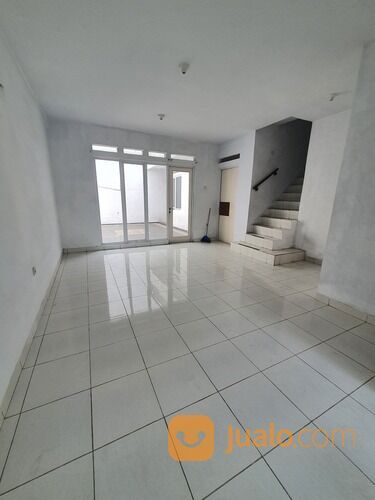 Rumah besar 5 kamar di Talaga Bestari cluster fluora