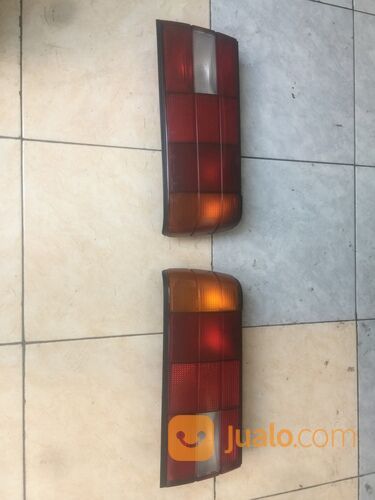 Lampu Belakang BMW E30 318i M40 Original Taillight 88-91 facelif R \ L
