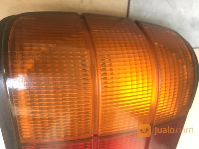 Lampu Belakang BMW E30 318i M40 Original Taillight 88-91 facelif R \ L