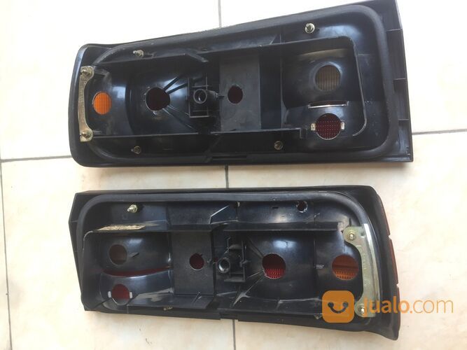 Lampu Belakang BMW E30 318i M40 Original Taillight 88-91 facelif R \ L