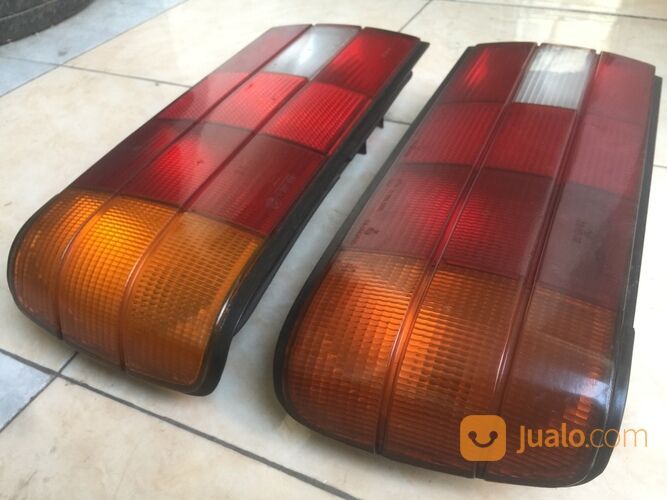 Lampu Belakang BMW E30 318i M40 Original Taillight 88-91 facelif R \ L