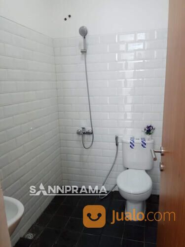 Rumah Townhouse Exclusive Moderen Strategis di Sawangan Depok