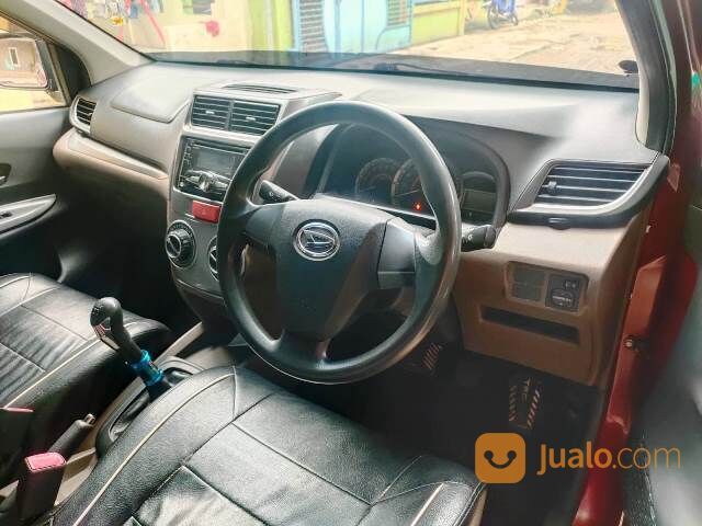 Daihatsu Xenia R manual merah metalik 2018