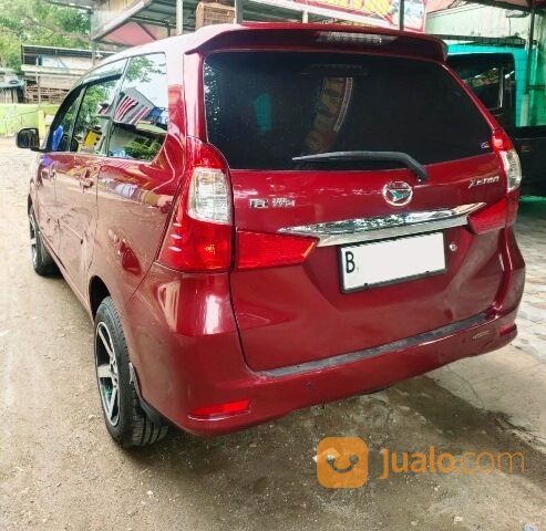 Daihatsu Xenia R manual merah metalik 2018