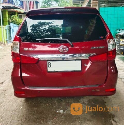 Daihatsu Xenia R manual merah metalik 2018