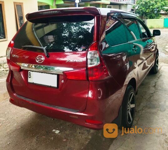 Daihatsu Xenia R manual merah metalik 2018