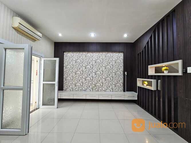 KOMPLEK PLATINUM GARDEN JL BRIGJEN KATAMSO MEDAN SANGAT TERAWAT DAN BAGUS SEKALI LUX