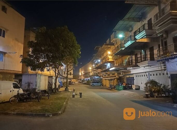 KOMPLEK BRAYAN PRIMA GANDENG 3 LANTAI JL KL YOS SUDARSO MEDAN MURAH DAN AMAN