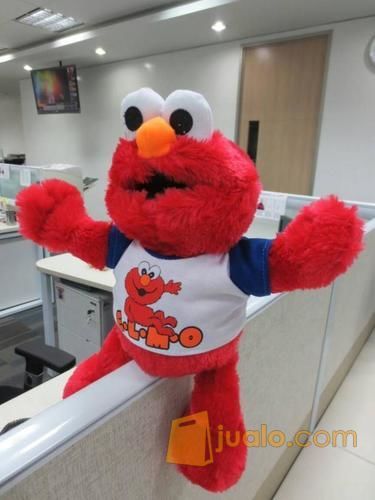 Boneka tokoh kartun Si Elmo(kaos)bulu merah film THE SESAME STREET SNI