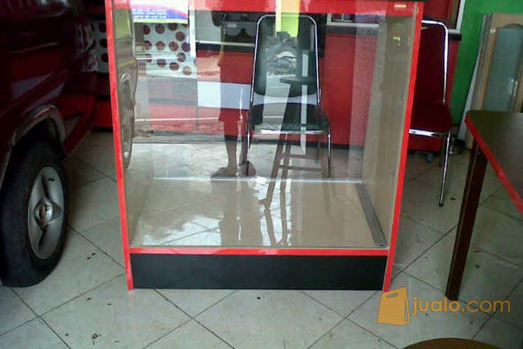 Etalase kayu Kaca