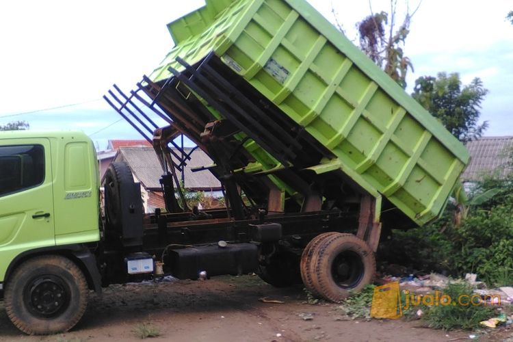 Hino 235 Ti dump