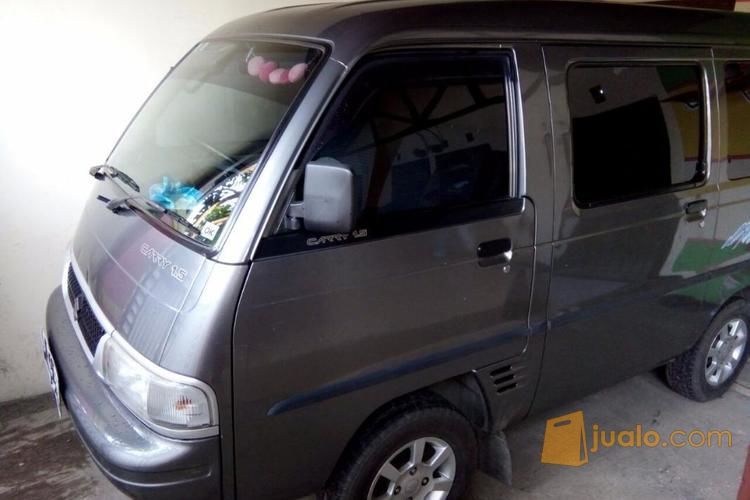 Mobil futura 2010 jual cepat di Karawang