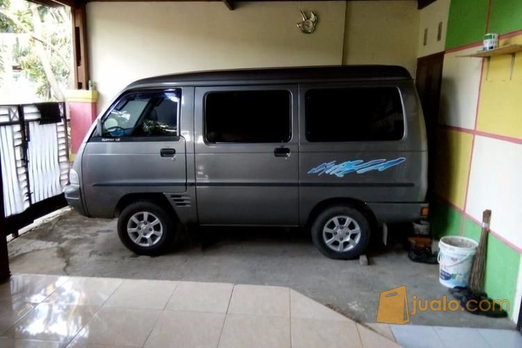 Mobil futura 2010 jual cepat di Karawang