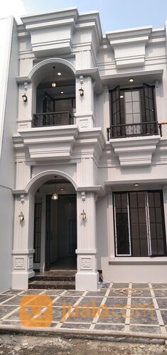 Rumah Keren Desain Klasik Elegan di Kawasan GDC Depok