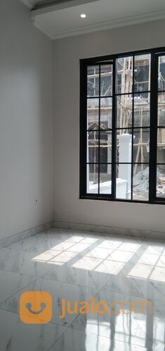 Rumah Keren Desain Klasik Elegan di Kawasan GDC Depok