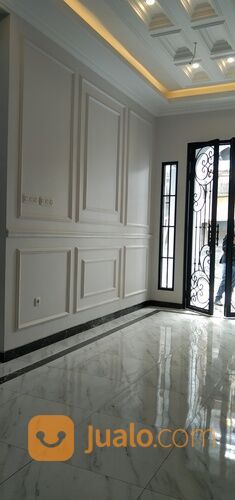 Rumah Keren Desain Klasik Elegan di Kawasan GDC Depok