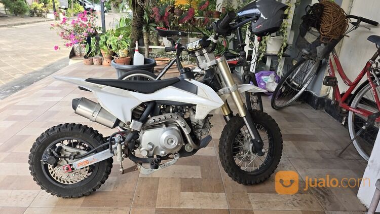 Trail anak mesin motor