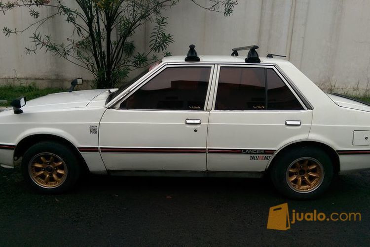 Mobil retro / vintage Mitsubishi Lancer SL '82 putih, SEHAT & siap pakai