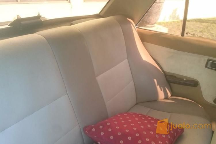 Mobil retro / vintage Mitsubishi Lancer SL '82 putih, SEHAT & siap pakai