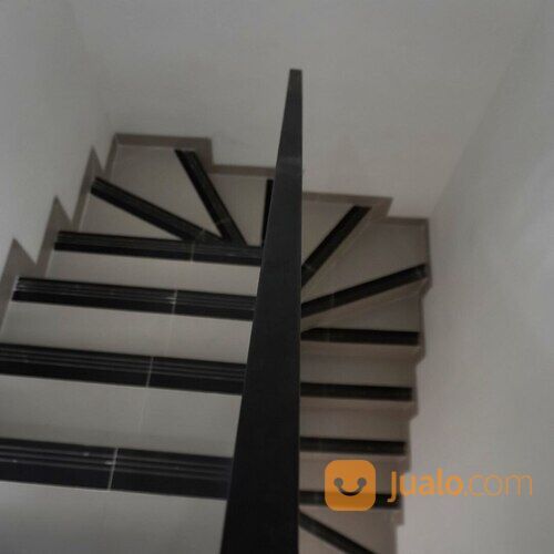 Rumah 2 Lantai di Dalam Cluster Dekat Sekolahan Akses Stasiun dan Tol