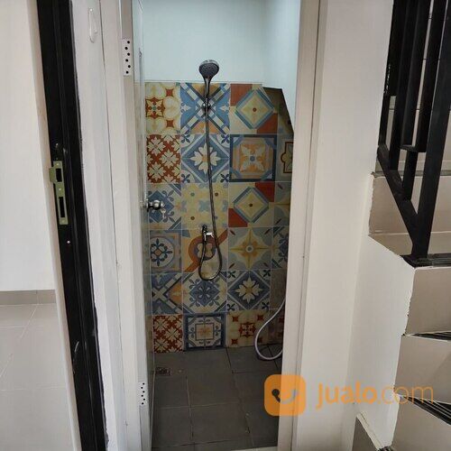 Rumah 2 Lantai di Dalam Cluster Dekat Sekolahan Akses Stasiun dan Tol