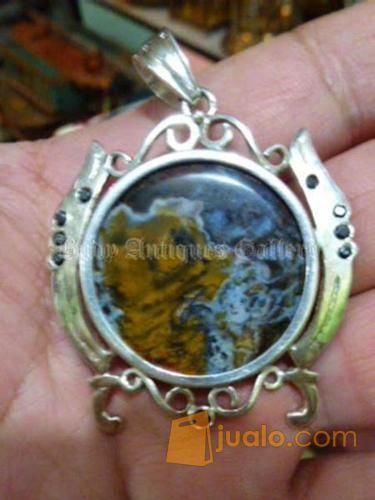 Liontin Batu Garut Pancawarnat Gambar Anak Singa Dan Harimau Putih Ikatan Perak Motif Kujang Kembar Pesanan