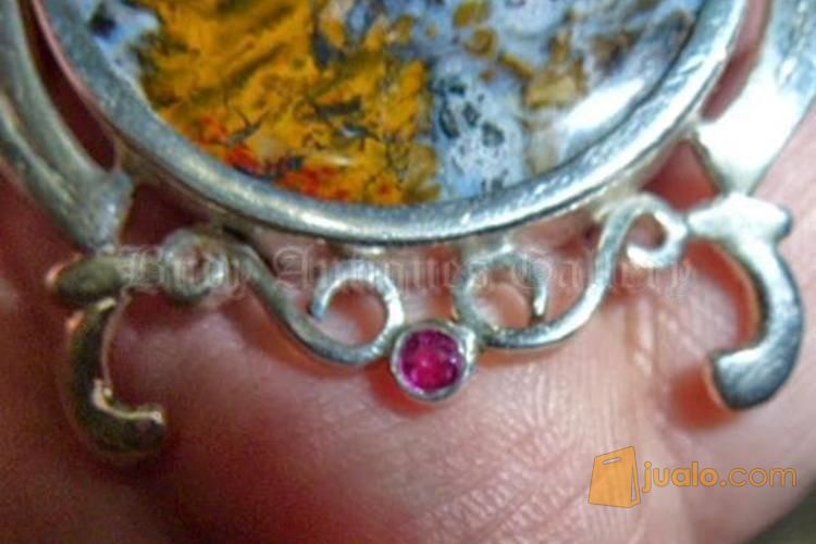 Liontin Batu Garut Pancawarnat Gambar Anak Singa Dan Harimau Putih Ikatan Perak Motif Kujang Kembar Pesanan