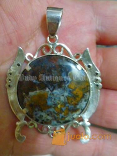 Liontin Batu Garut Pancawarnat Gambar Anak Singa Dan Harimau Putih Ikatan Perak Motif Kujang Kembar Pesanan