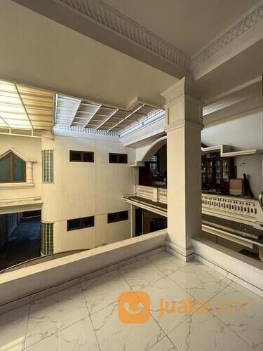900 m2 Rumah Jl. Biliton - Gubeng - Surabaya Pusat - Carport 10 mobil cocok buat usaha