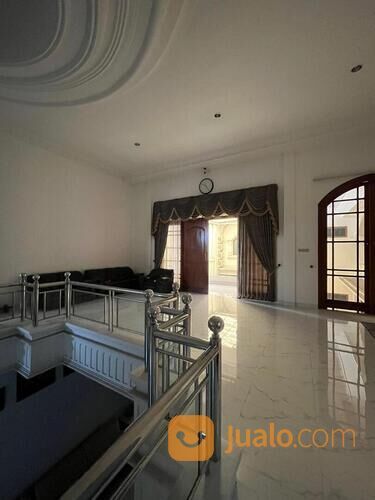 900 m2 Rumah Jl. Biliton - Gubeng - Surabaya Pusat - Carport 10 mobil cocok buat usaha