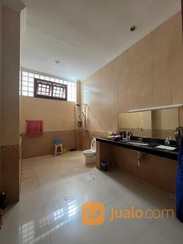 900 m2 Rumah Jl. Biliton - Gubeng - Surabaya Pusat - Carport 10 mobil cocok buat usaha