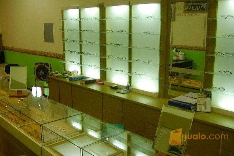 Etalase Kacamata Interior Optik - Semarang