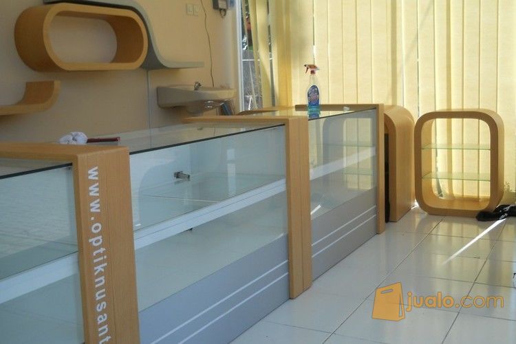 Etalase Kacamata Interior Optik - Semarang