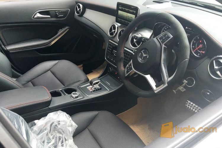 Mercedes Benz GLA 45 AMG Putih 2016