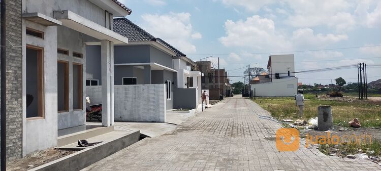 LT 99 meter. Perumahan mewah lokasi strategis Selatan Tugu Lilin Solo