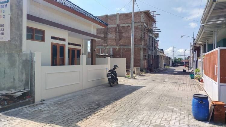 LT 99 meter. Perumahan mewah lokasi strategis Selatan Tugu Lilin Solo