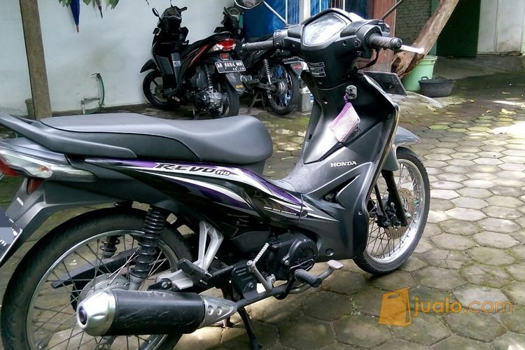 Honda Revo 110 ungu 2011 KM rendah plat AB