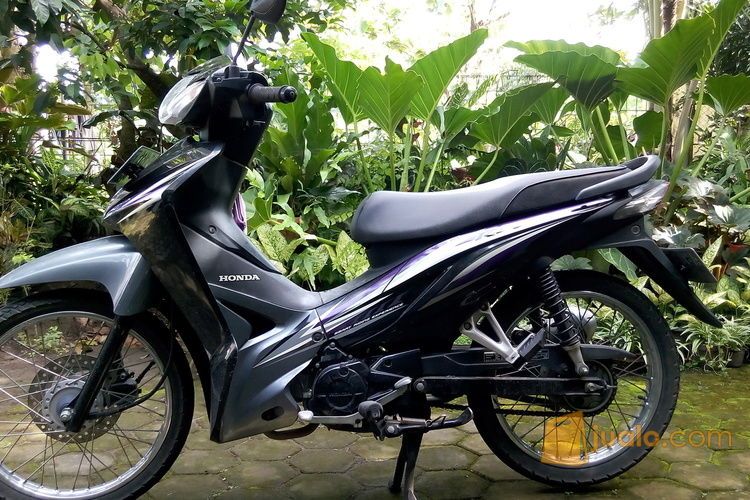 Honda Revo 110 ungu 2011 KM rendah plat AB