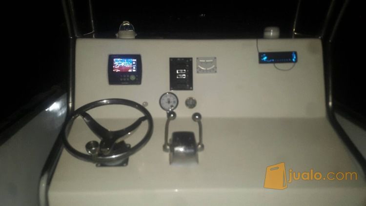 Kapal speed boat center console mancing buildup 9m + mesin Mitsubishi ps 120
