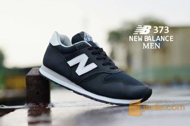 Sepatu olahraga running new balance nb 373 hitam list putih