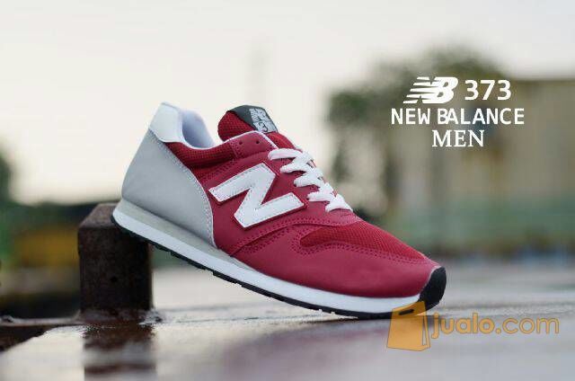 Sepatu olahraga running new balance nb 373 hitam list putih
