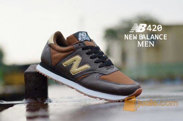 Sepatu olahraga running new balance nb 373 hitam list putih