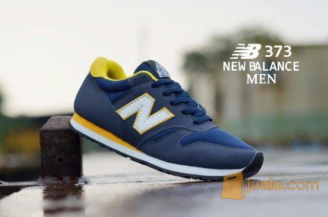 Sepatu olahraga running new balance nb 373 hitam list putih