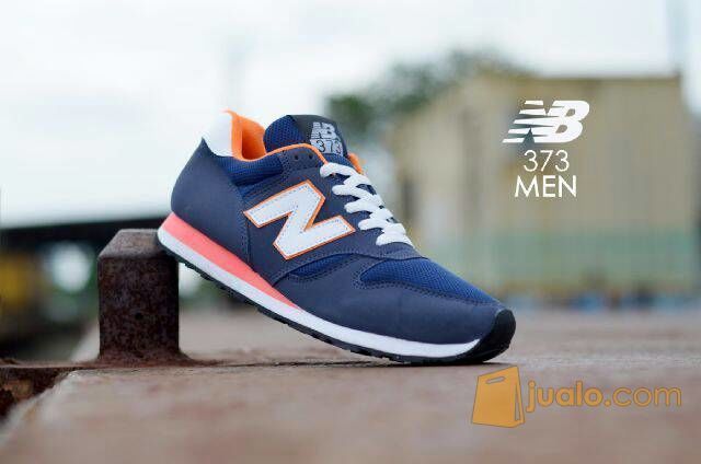 Sepatu olahraga running new balance nb 373 hitam list putih