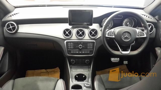 Mercedes-Benz GLA 200 AMG 2016 Harga Menarik Ready Stock