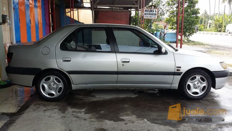 Mobil Peugeot 306 ST tahun 98