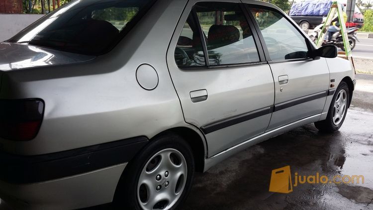 Mobil Peugeot 306 ST tahun 98