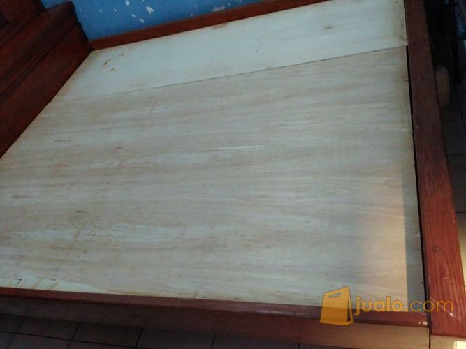 Dipan kayu / tempat tidur kayu