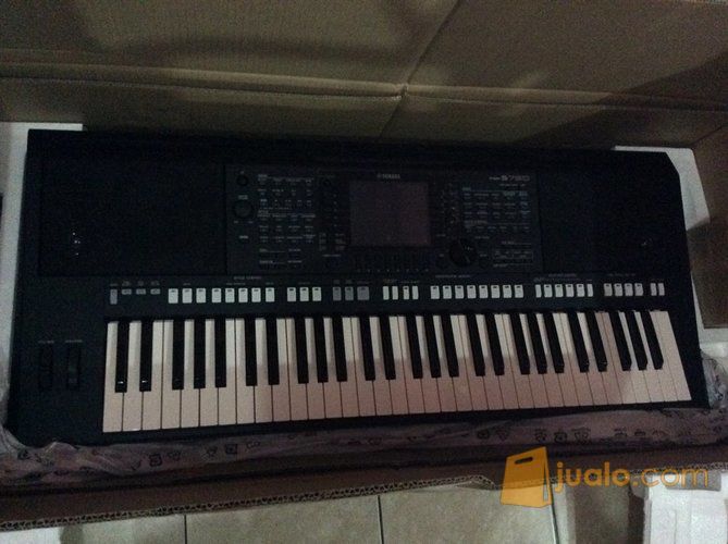2 Keyboard Yamaha psr s900 & psr s750...