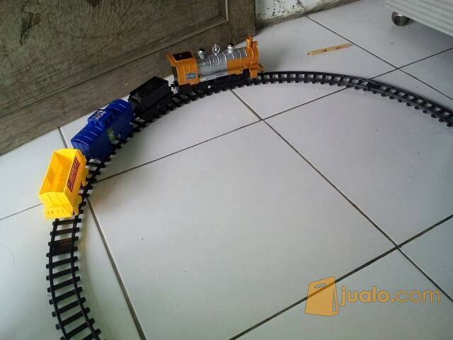 Mainan Kereta Api Besar CONTINENTAL TRAIN Bisa Keluar Asap / smoke